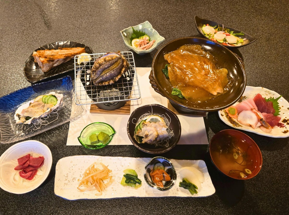 【夢波止場プラン】「天然粋鮑」の踊り焼き＆ふかひれ姿煮付き海鮮会席（夕食・朝食付）
