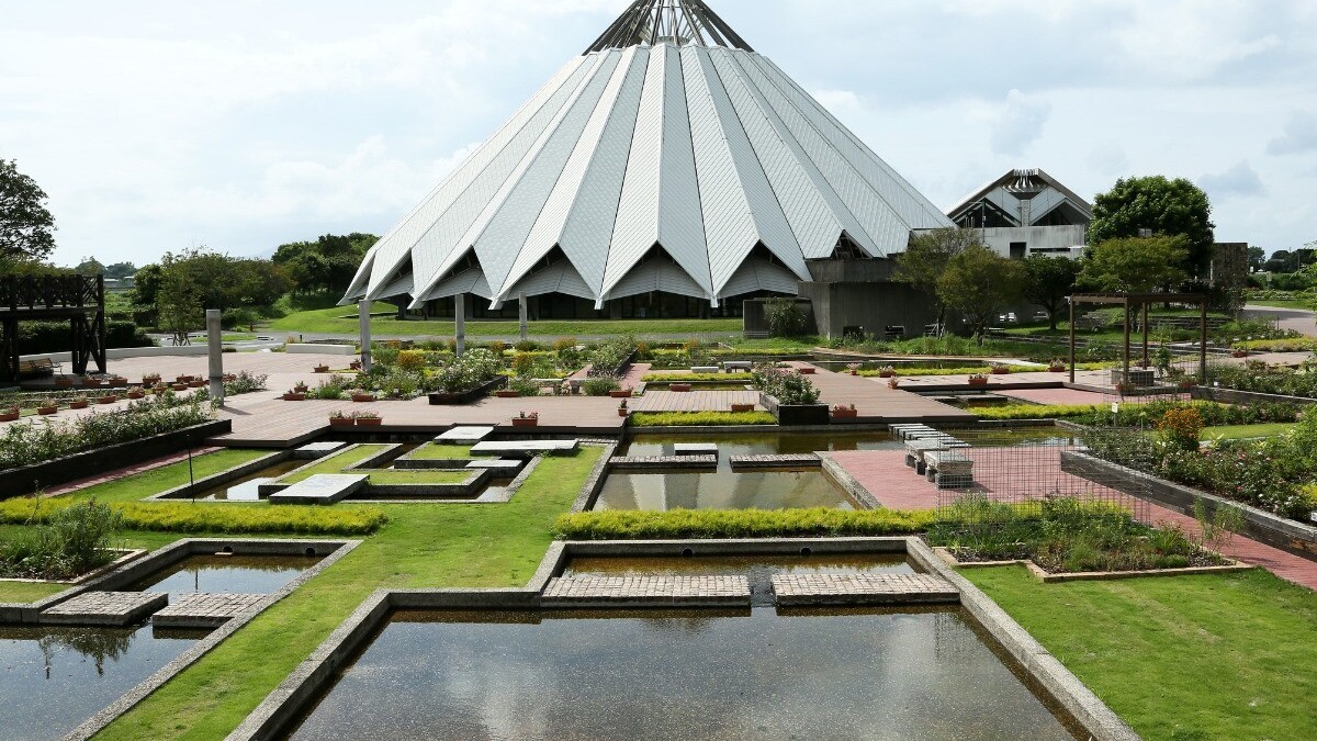 ツル博物館クレインパークいずみ