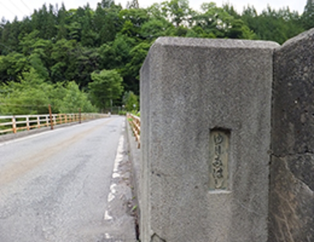 福地温泉の百合見橋のたもとでホタルが舞います（6～7月）