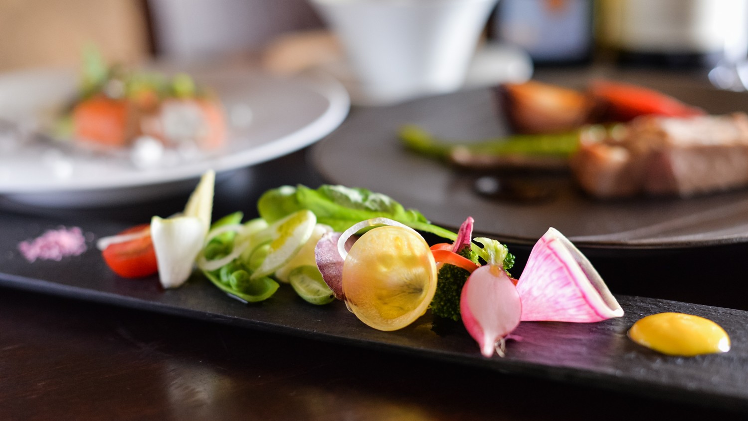 【お食事】地元野菜のガルグイユ。新鮮な地野菜の味の濃さ・甘さに多くの方が驚かれます。