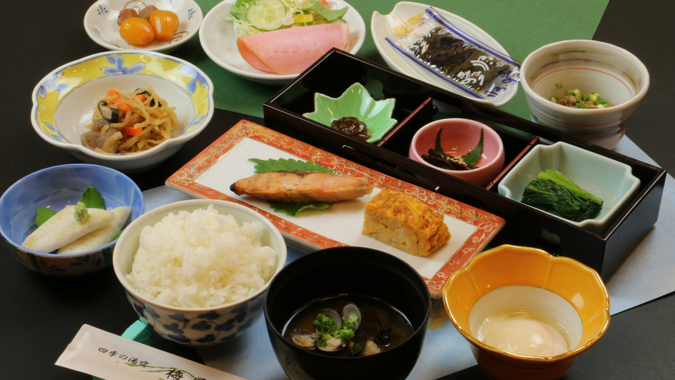 【1泊朝食】朝は四季を感じる和朝食を。100％天然温泉を楽しむカジュアルステイ