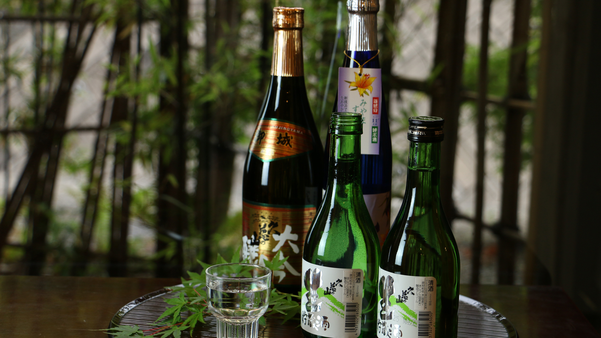 #こだわりの銘酒　 鑑評会受賞歴もある根本酒造の 「久慈の山」より各種取り揃えております。