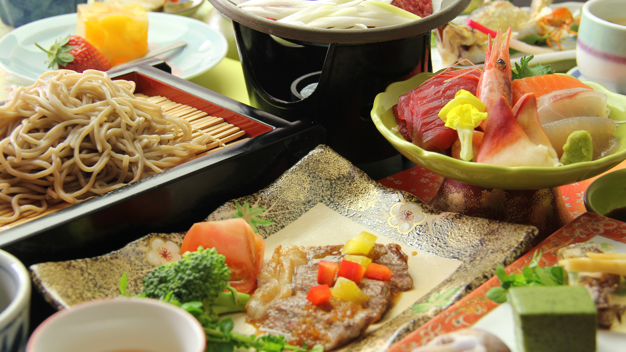 #お食事　～贅を極める・茨城グルメ饗宴～常陸牛サーロインステーキや常陸秋そばが旬の品々と並びます
