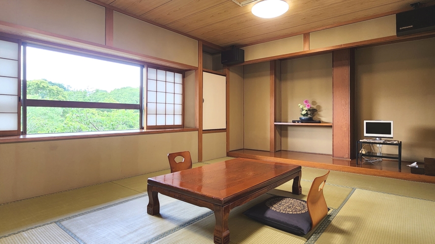 【客室】おまかせ和室。コンパクトながら踏込み付きのお部屋です。