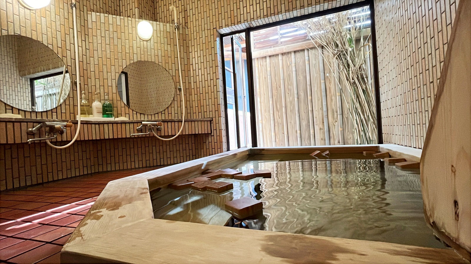 ほのかな檜香女性風呂