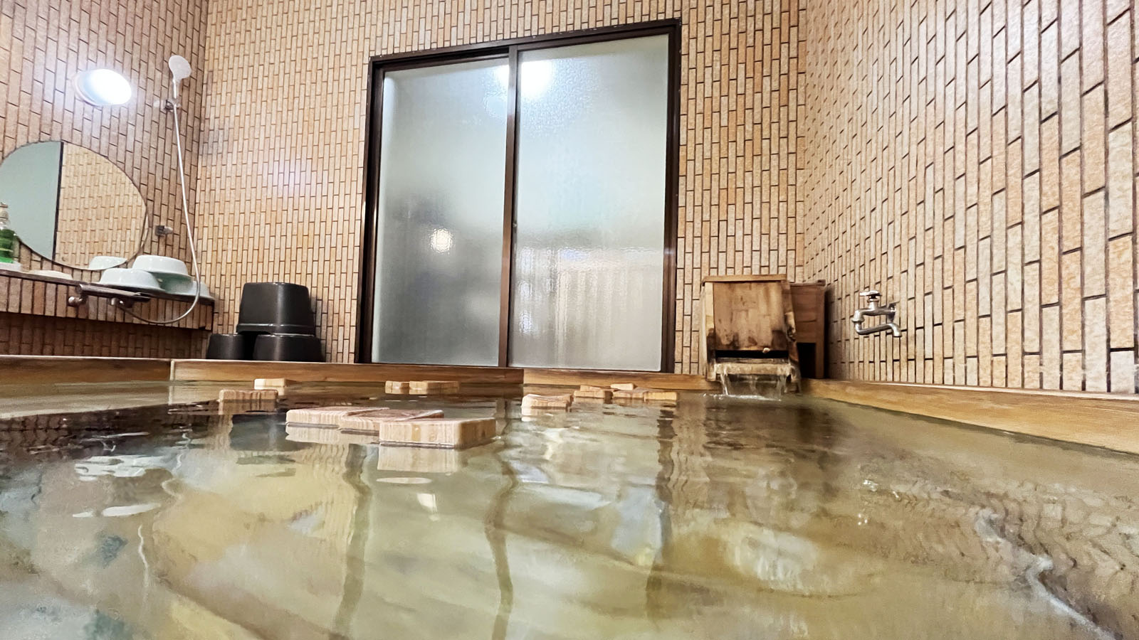 ほのかな檜香る男性風呂