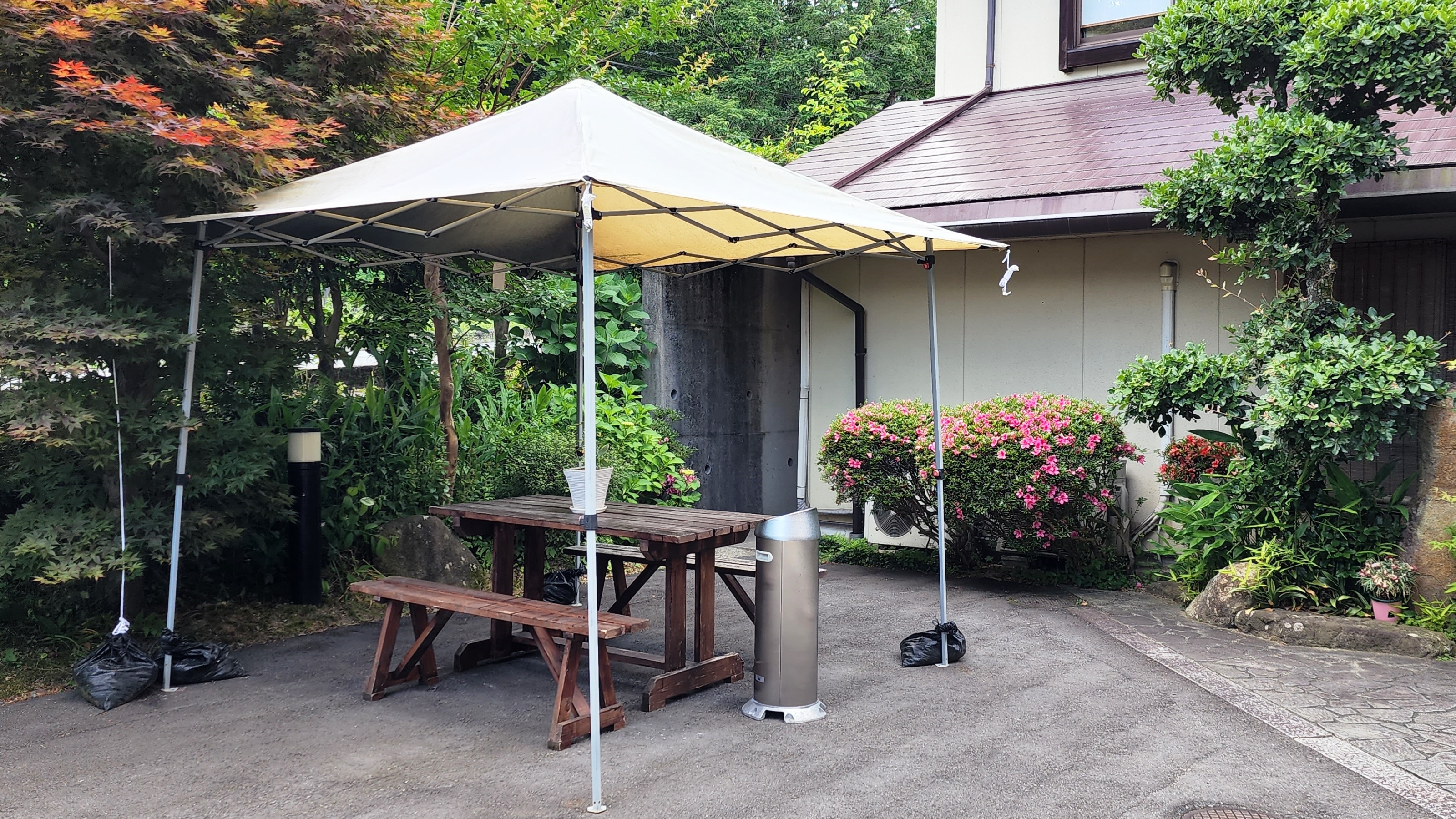 【館内】喫煙処。館内は禁煙となっております。喫煙処がありますので愛煙家の方は喫煙処にてお願いします