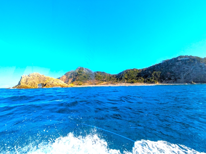 青海島クルーズ_船正面