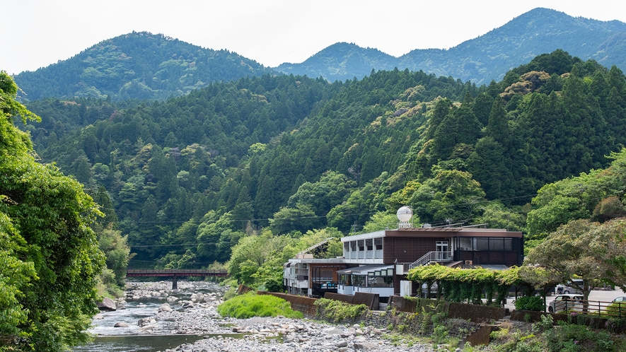 *【外観】清流・安田川からの馬路温泉