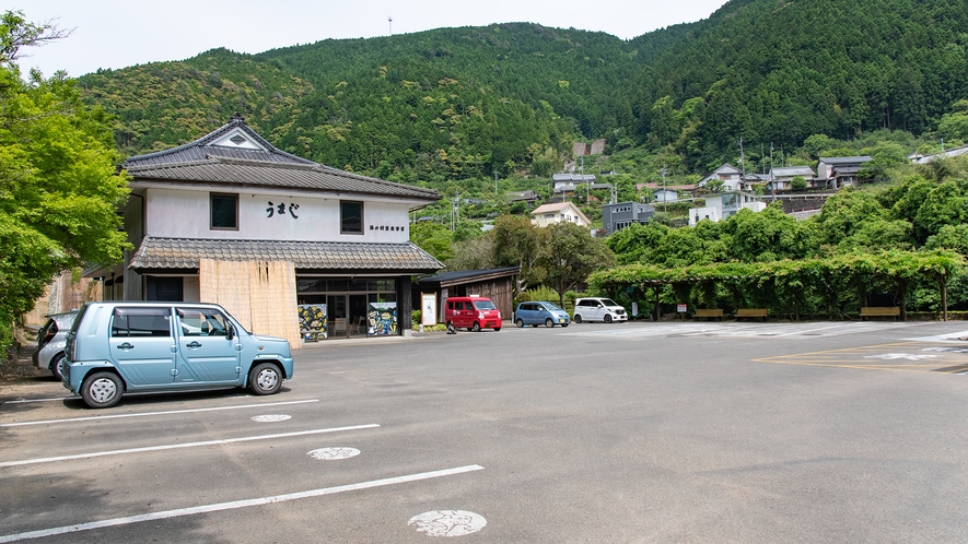 *【駐車場】無料で３０台利用が可能です！　※予約不要