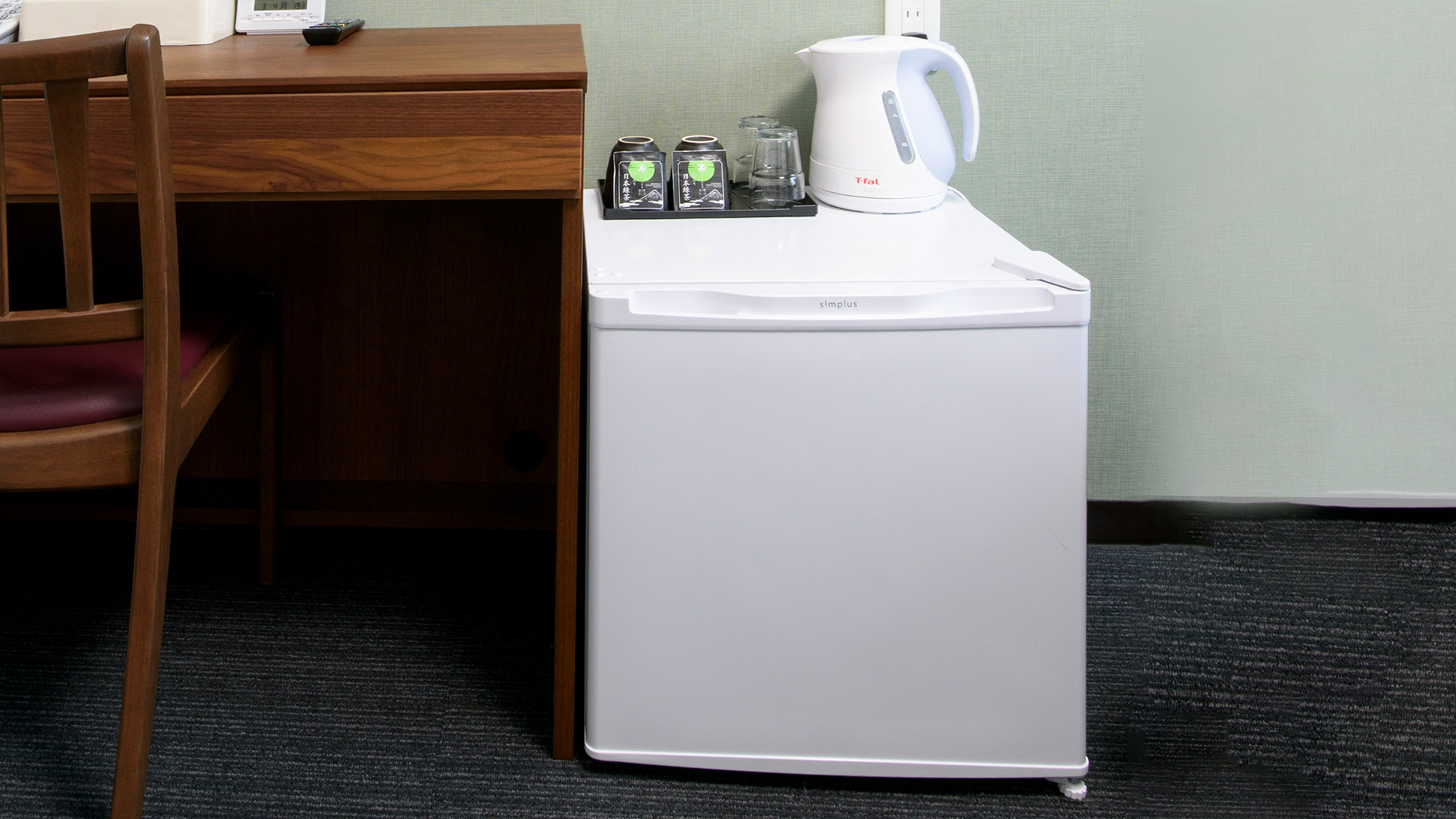 空の冷蔵庫をご用意しています。食べ物や飲み物をご自由にお持込いただきご利用いただけます。