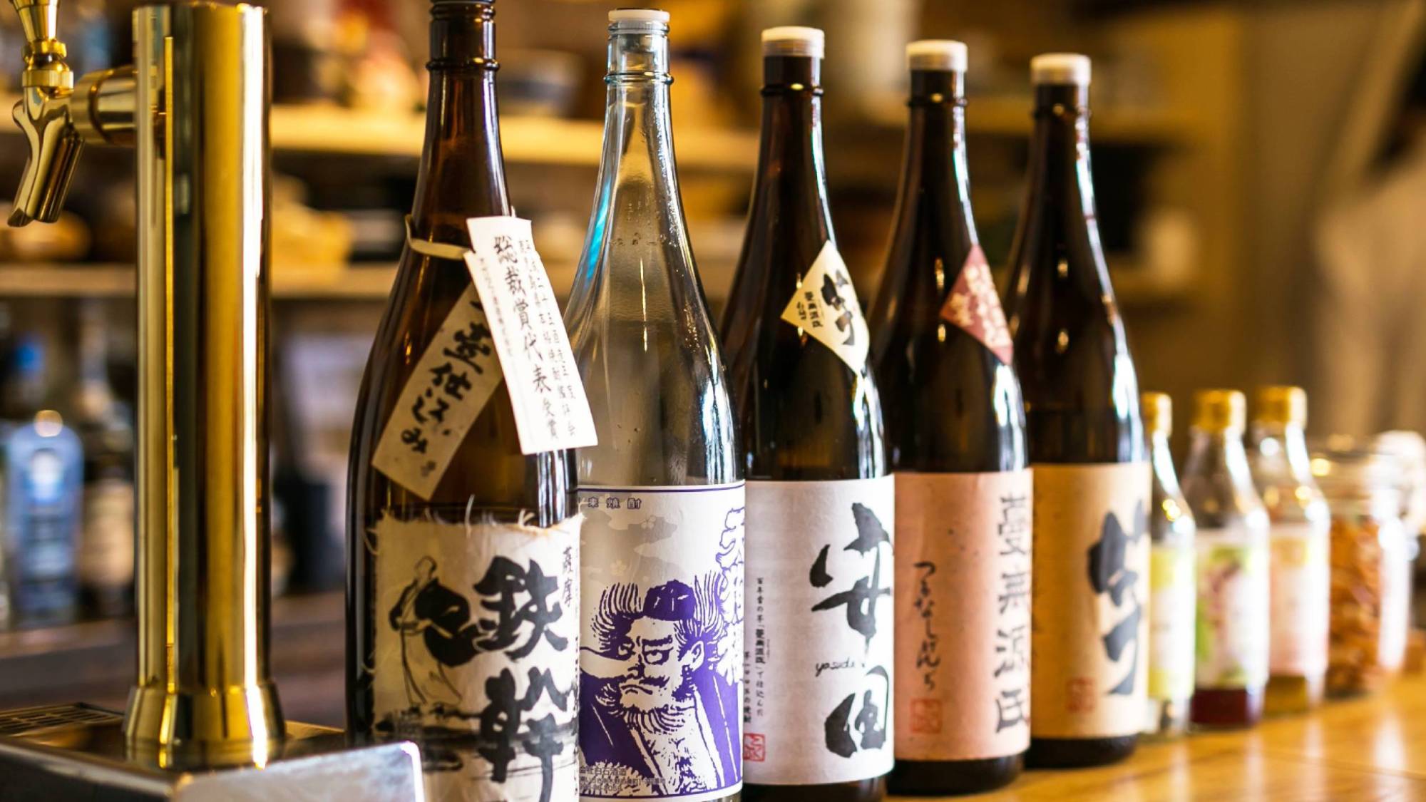 ・1階のCafebarには山梨県産ワインや地酒等、各種取りそろえおります