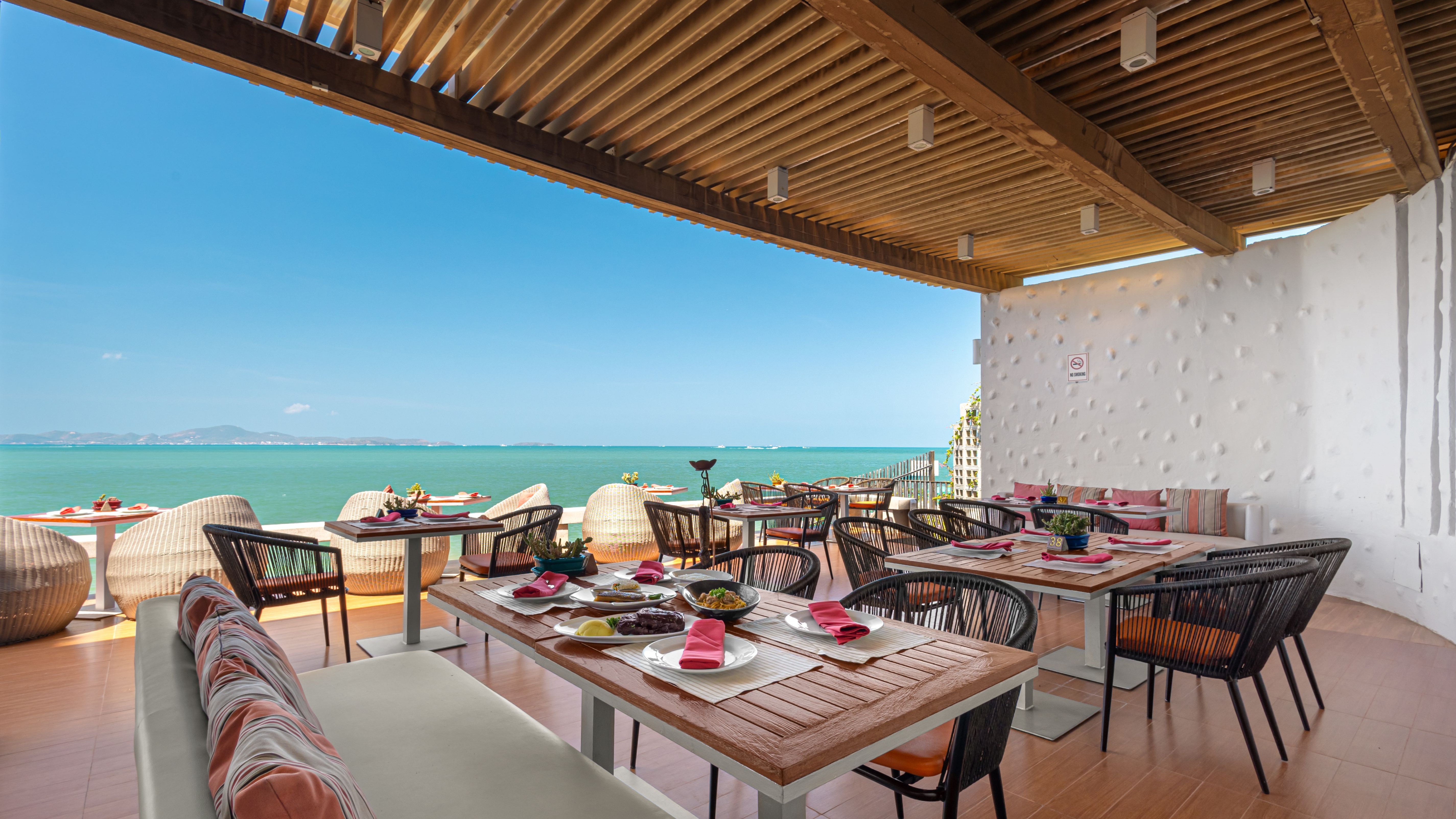 ブリーズィオ（エキゾチック・ビーチフロントシーフード）