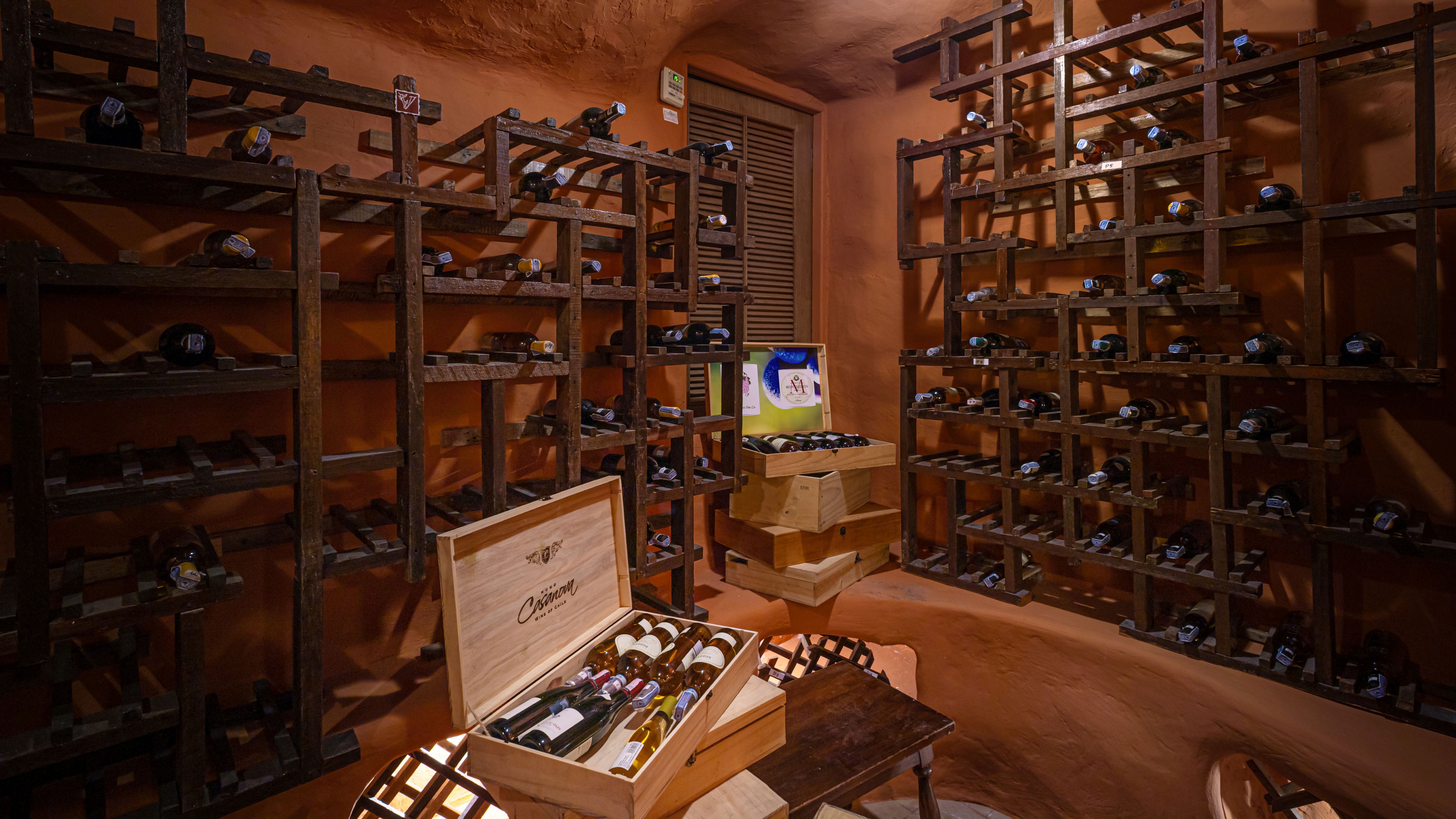 ロイヤルグリルルーム＆ワインセラー（卓越と伝統）