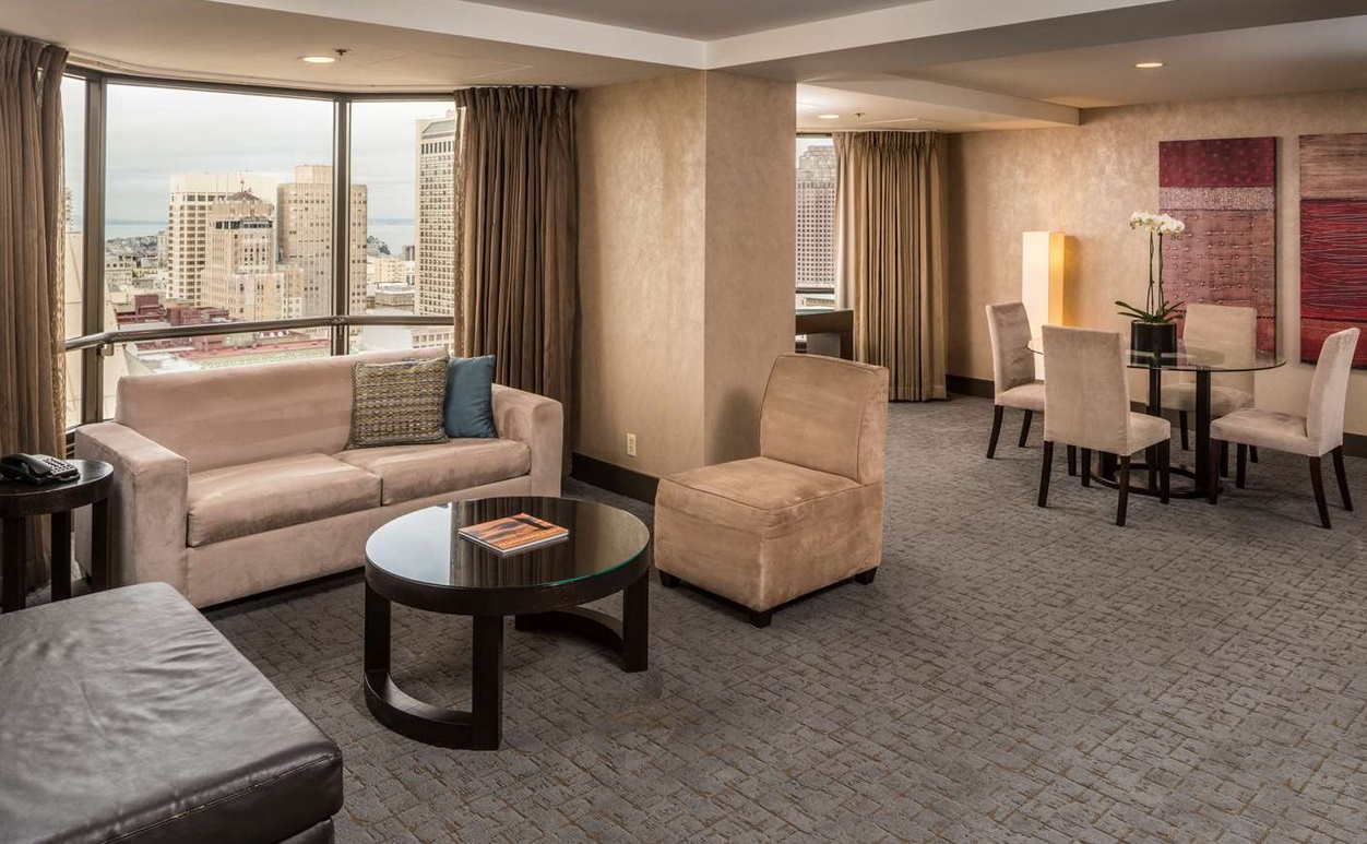 【ベイビュー スイート】キングベッド1台