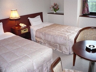 A twin Western-style room with bath and toilet on the 2nd floor with a view of the mountains