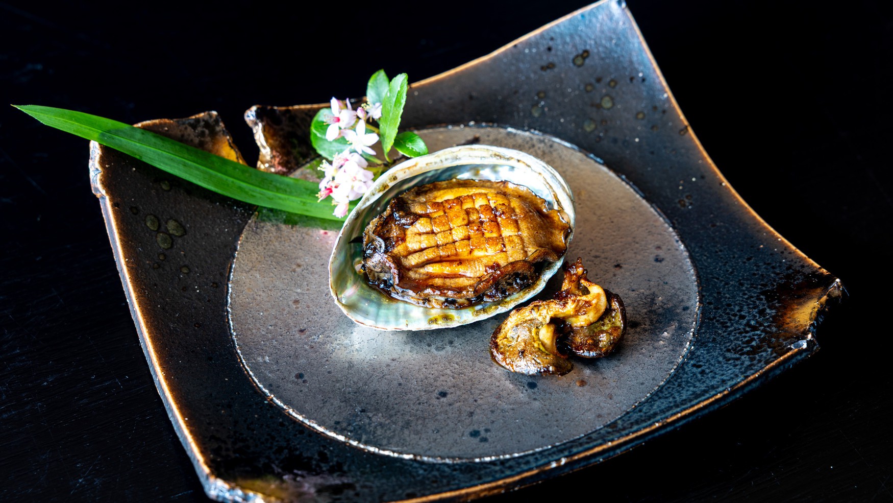 【「ワンランク上」の選べる特選一品】あわびの踊り焼き　※画像はイメージです