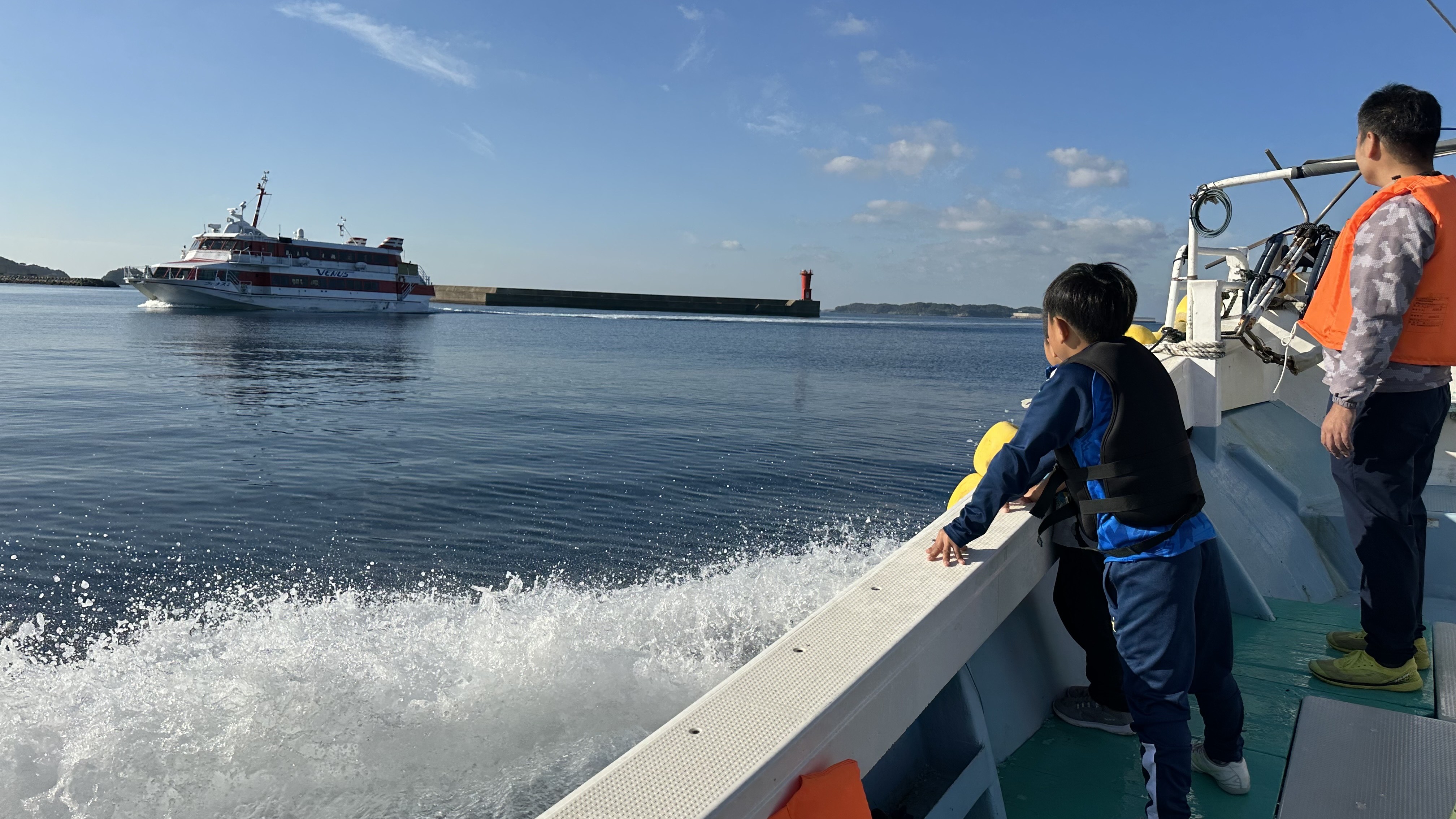 【船釣りプラン】運が良ければ、釣り場への行き帰りで、ジェットフォイルやフェリーとすれ違うかも!?