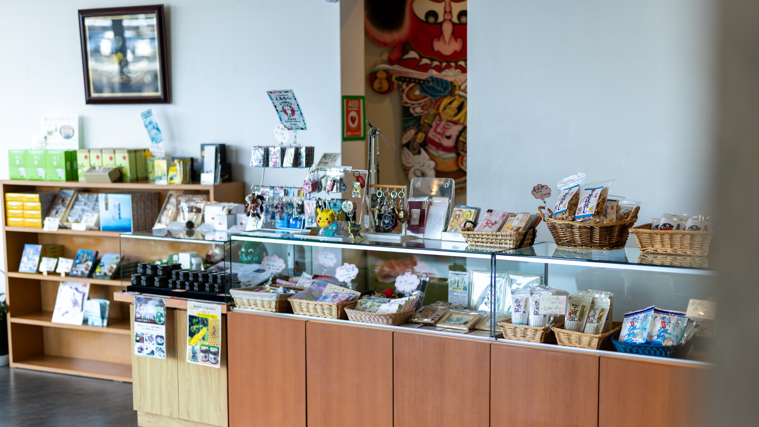 【売店】壱岐のお土産やオリジナルの柚子胡椒などを販売