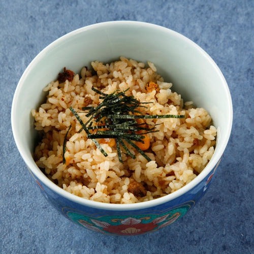 壱岐の郷土料理でもある「うにめし」は贅沢にもウニをふんだんに使用した炊き込みご飯です♪