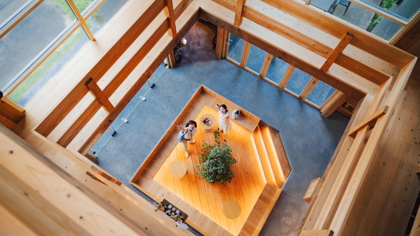 【モクヨンビル】SNS映えする 魅力的な木造4階建てのビル