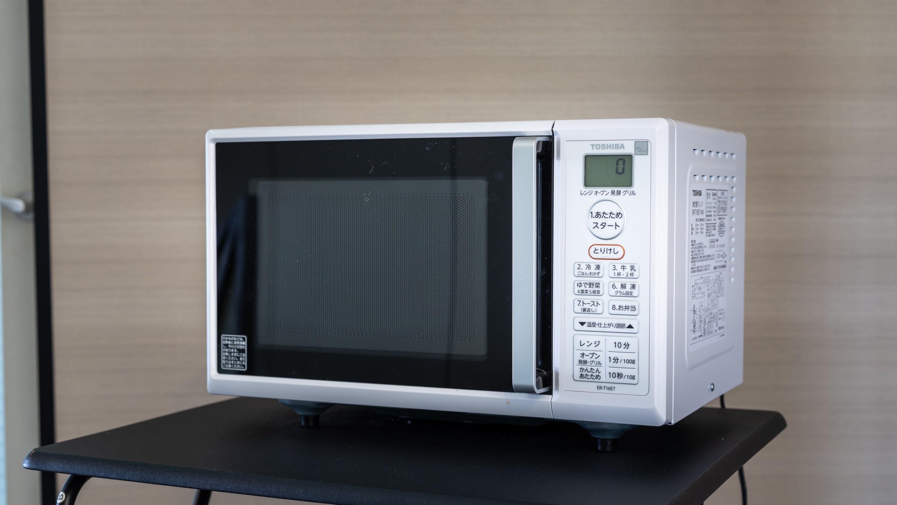 【いつでも利用可能】各室階に電子レンジを設置し、どなたでもお気軽にご利用ただけます