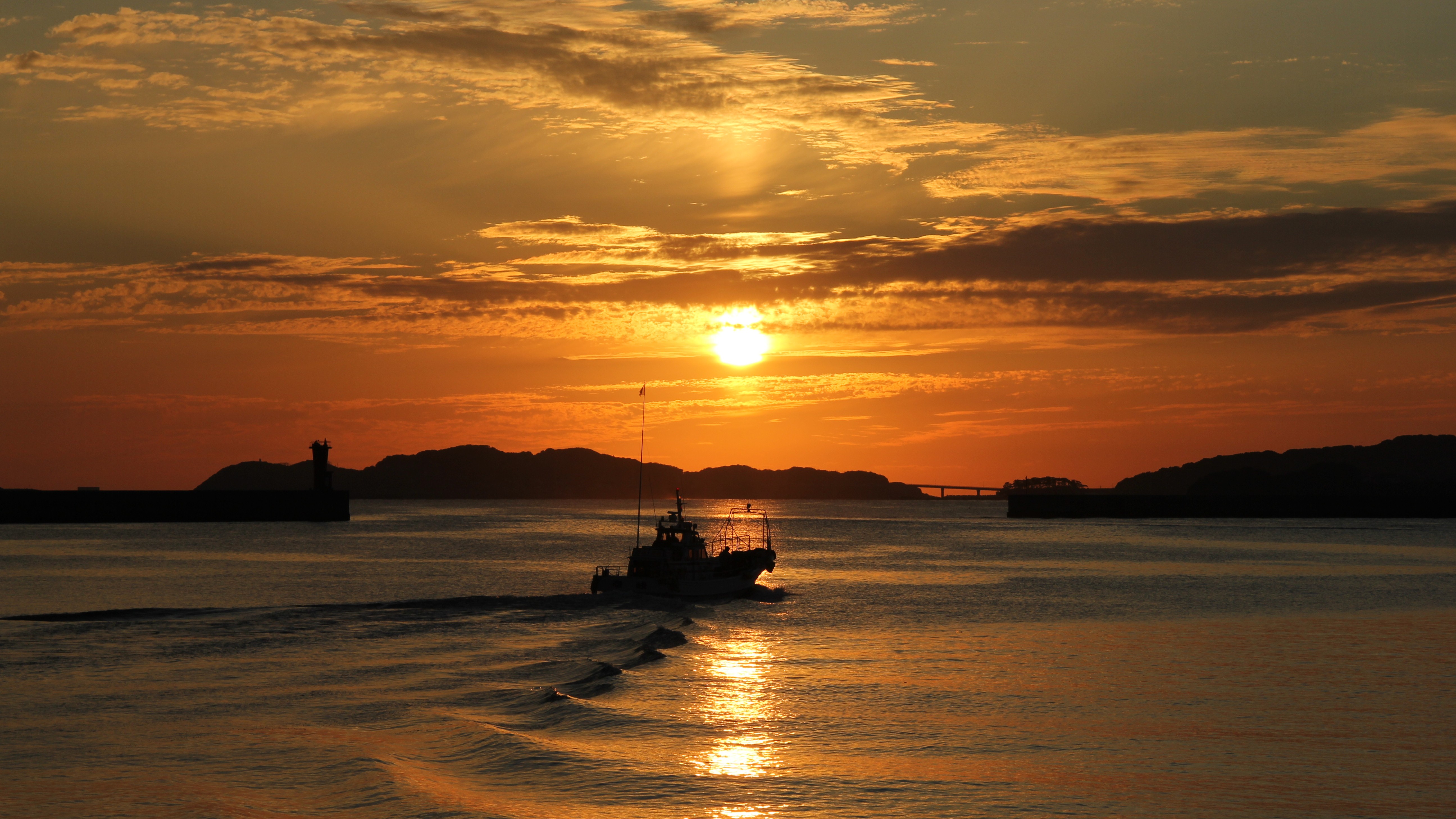 【カラフルな空色】島ならでは！天気や気候によって色彩の異なる夕日が見られます♪