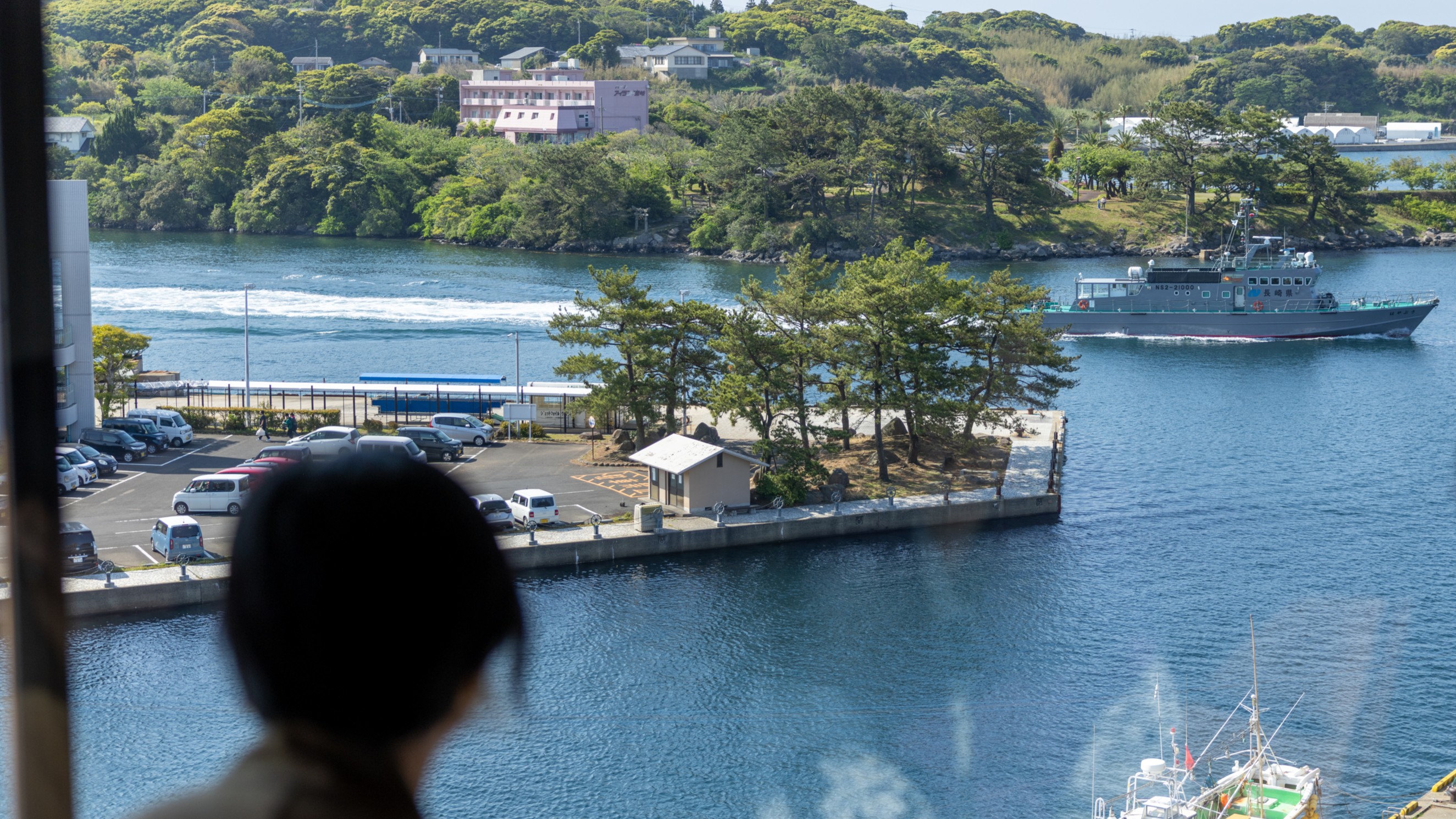 【客室から見える港風景】ちょっと強そうな”長崎県漁業取締船”編