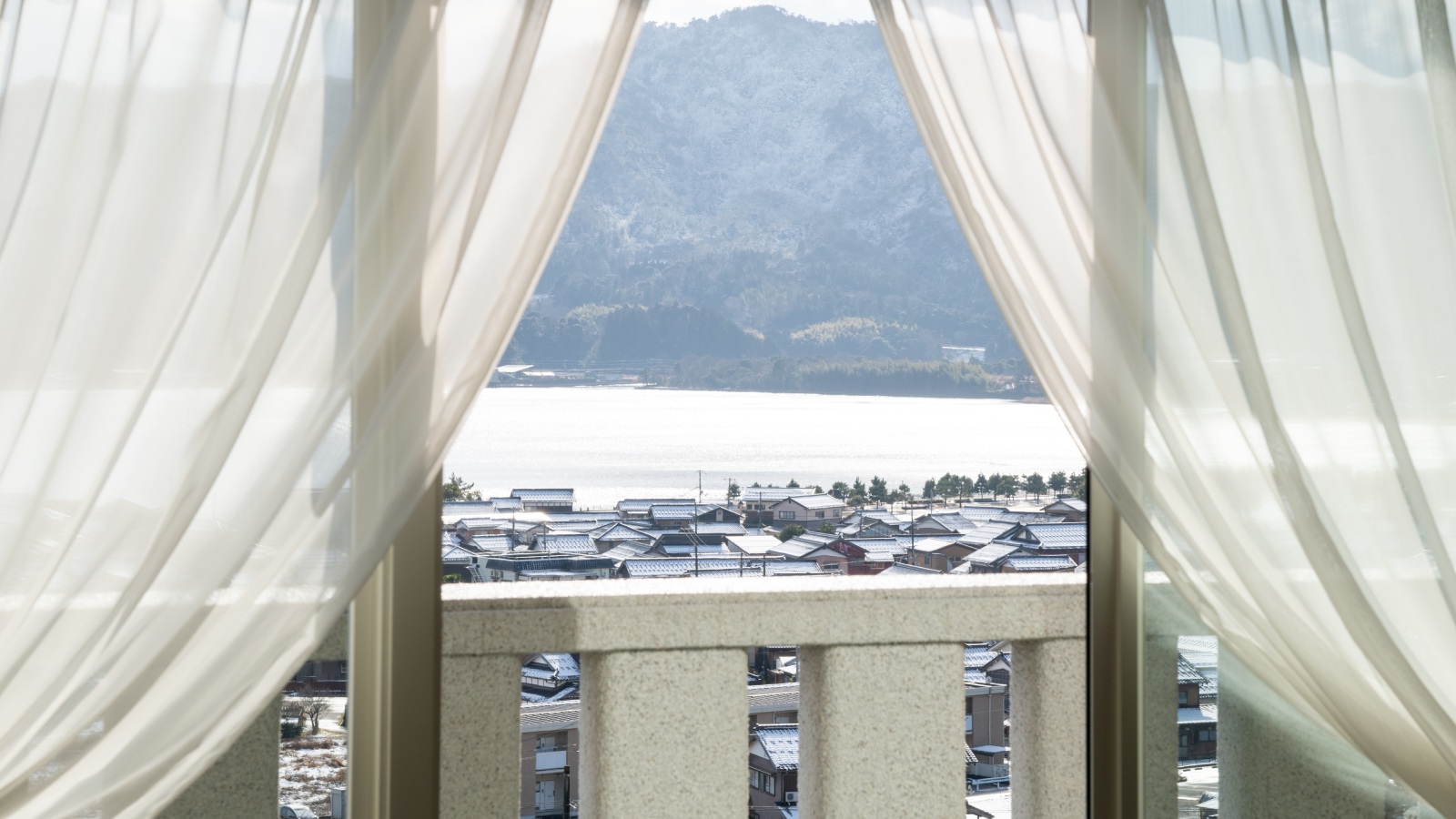 高台に建つ当館からは天橋立が一望