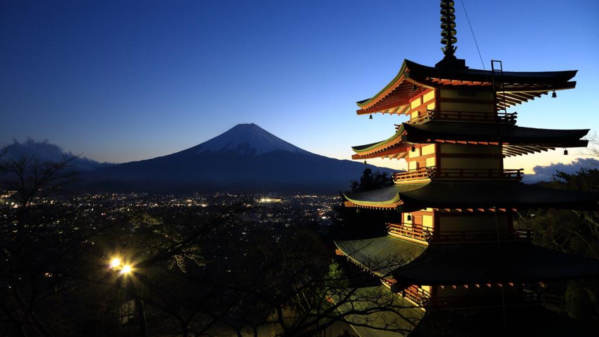 新倉山浅間公園（あらくらやませんげんこうえん）