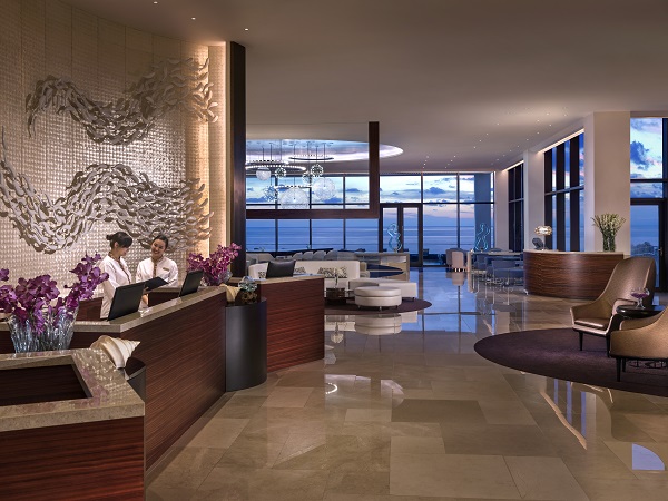 ロビー／フロントデスク