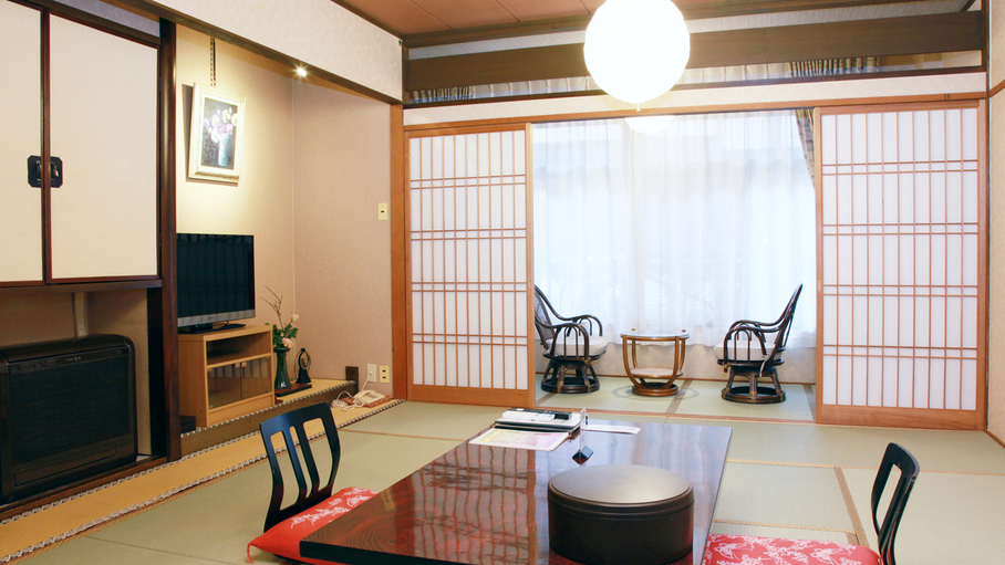 夕食「個室風お食事処」仙楽【高尾館１４畳】坪庭、応接セット