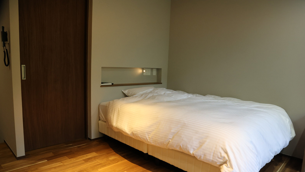 新客室　ダブルベッド