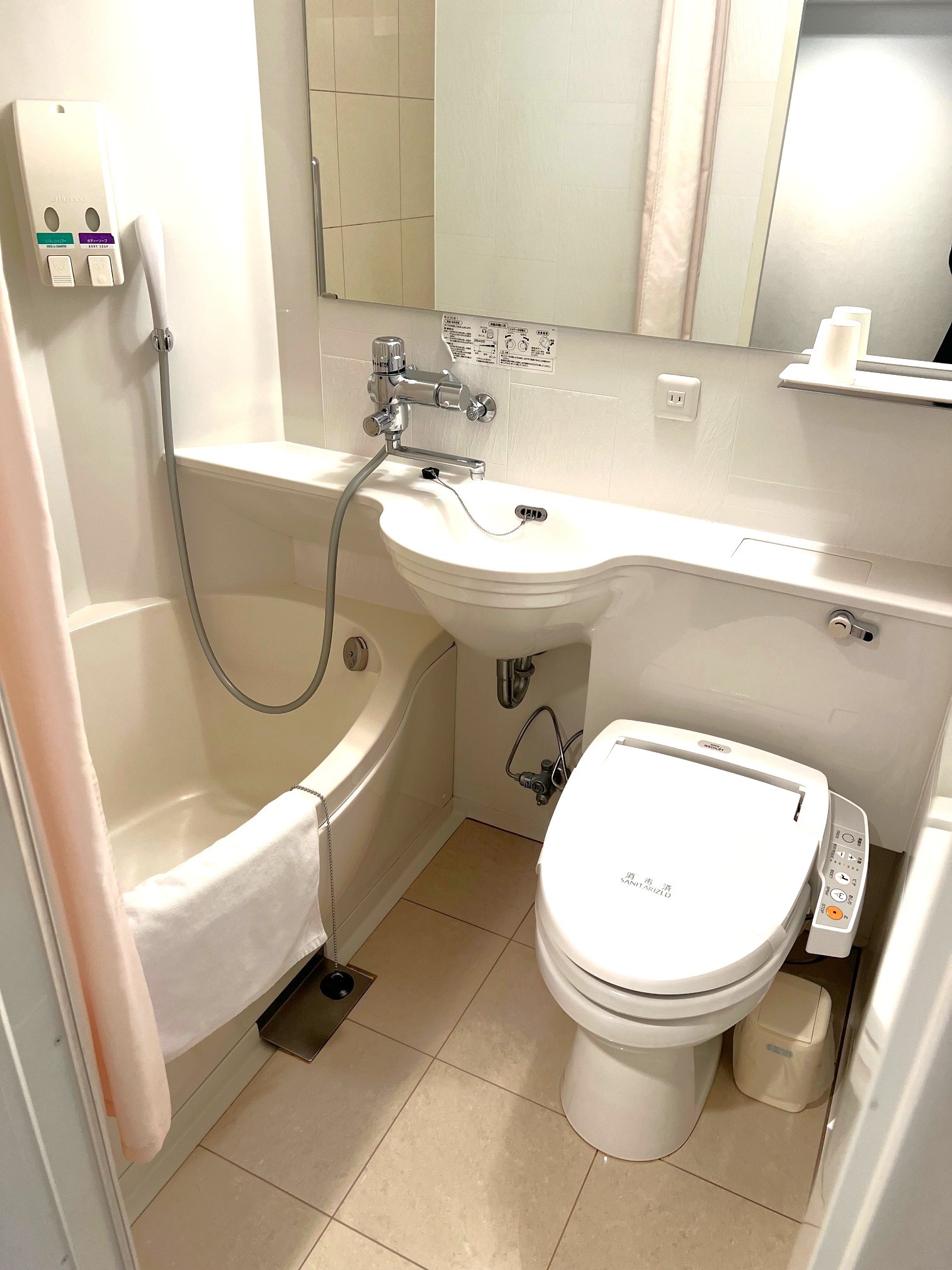 ダブルルームバスルーム