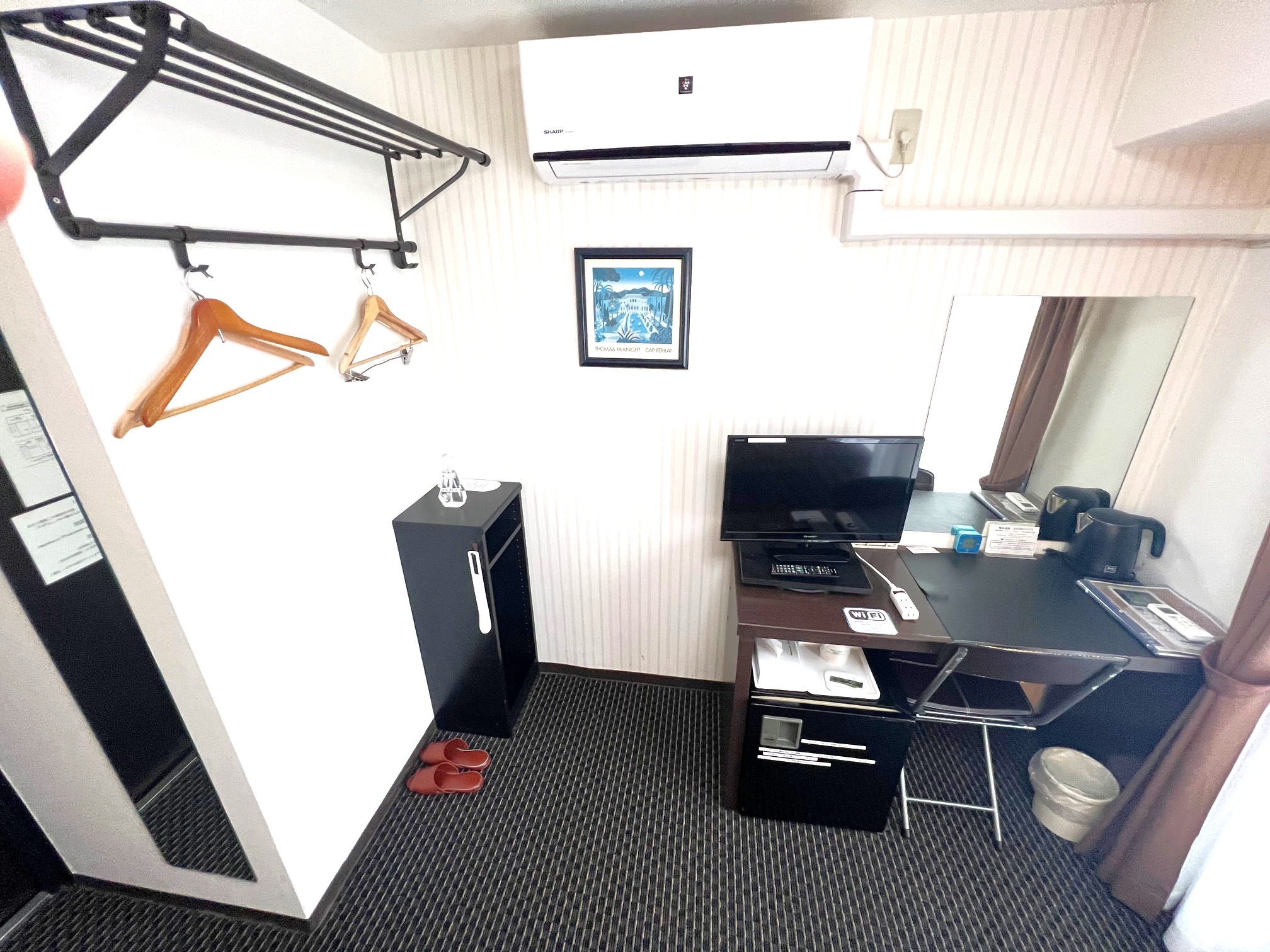 デスク、TV、冷蔵庫など