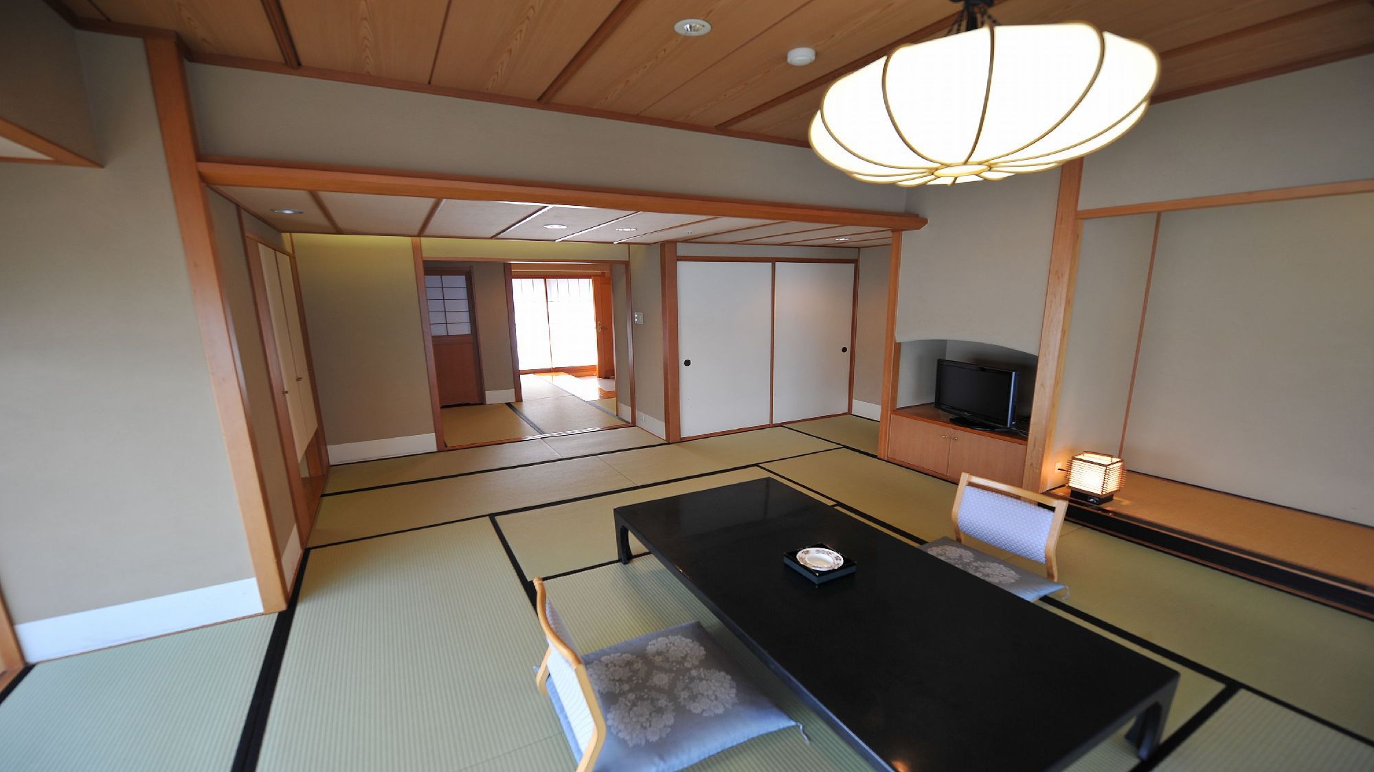 湖上閣：角部屋　和室