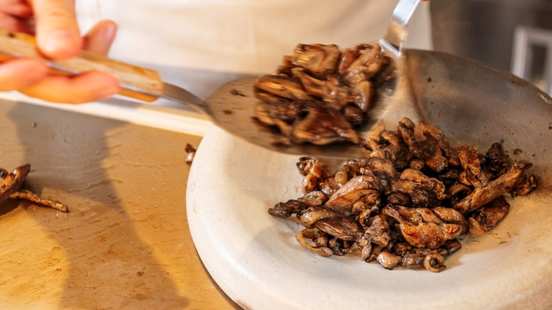 ライブキッチン　鶏の炭火焼