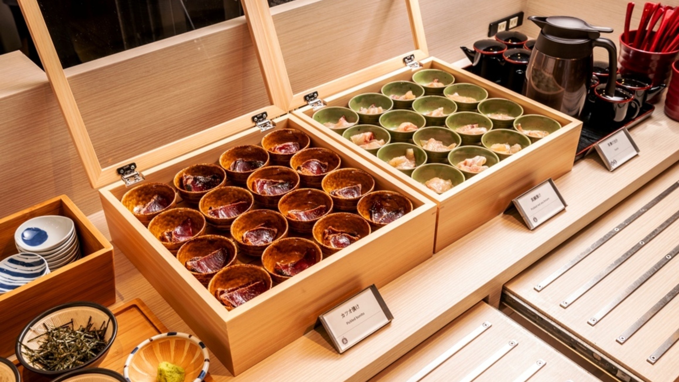 ビュッフェ　カツオ・真鯛のお茶漬け