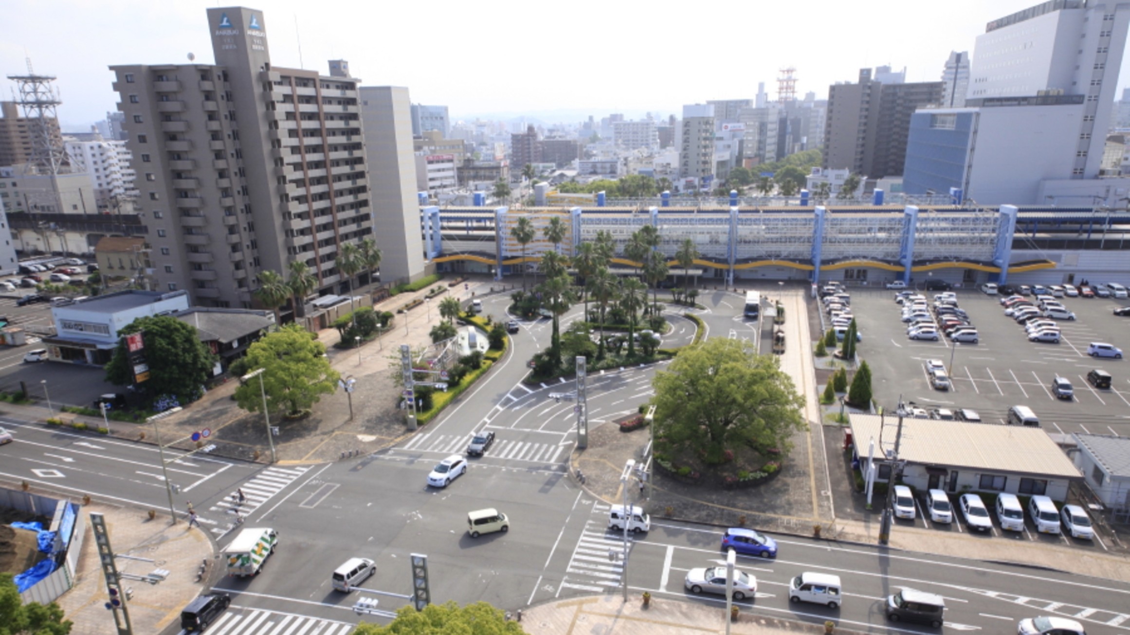 平面駐車場完備！１泊１，０００円で出し入れ自由！