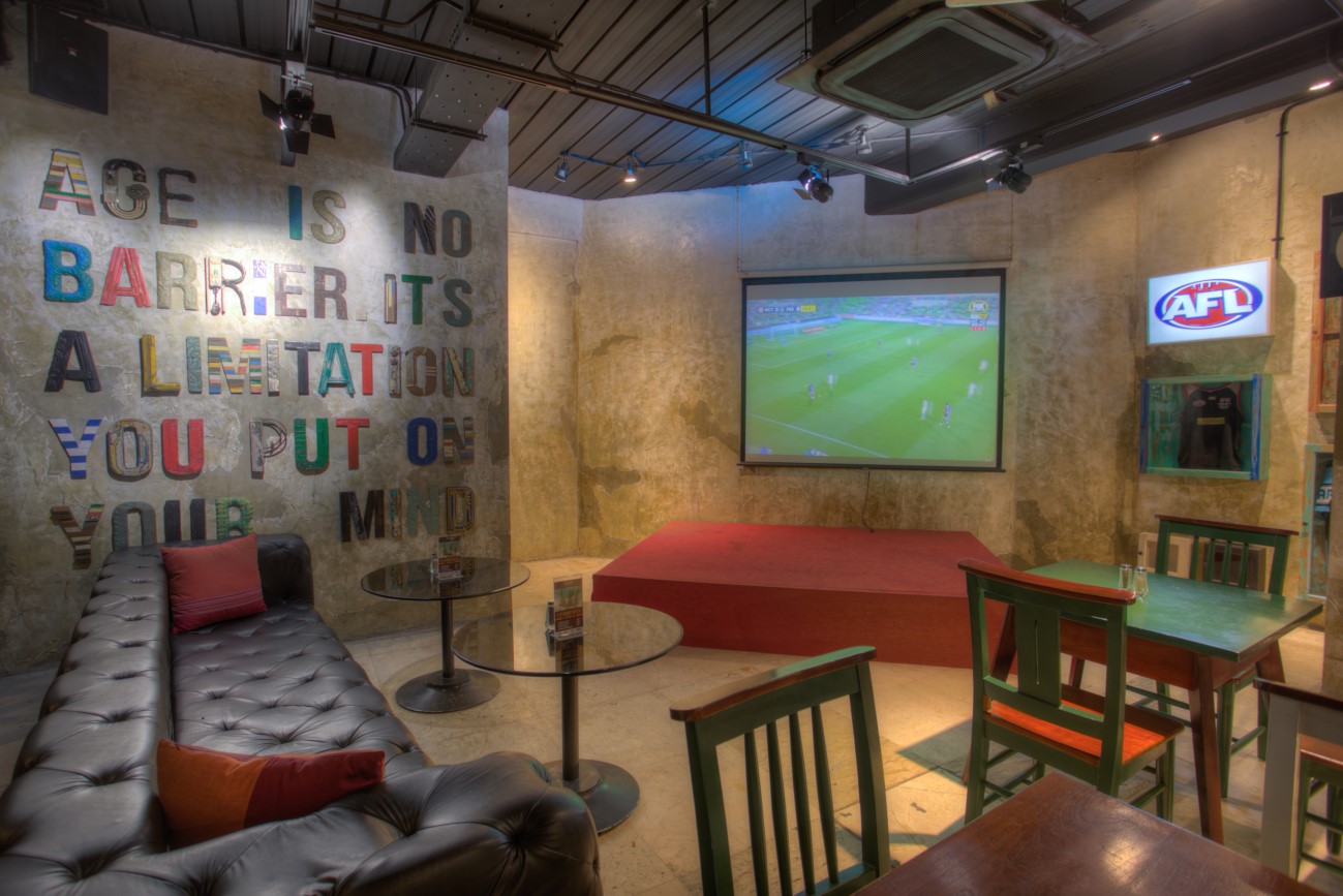 『ザーバレル(The Barrel)』パブ＆グリル　