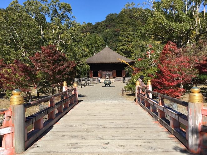 国宝 願成寺白水阿弥陀堂の紅葉（いわき市）