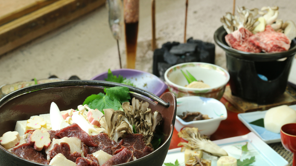 【湯西川名物　熊鍋】一度は食べてみたい、ジビエ鍋にトライ！自然に囲まれた貸切露天風呂×湯西川郷土料理