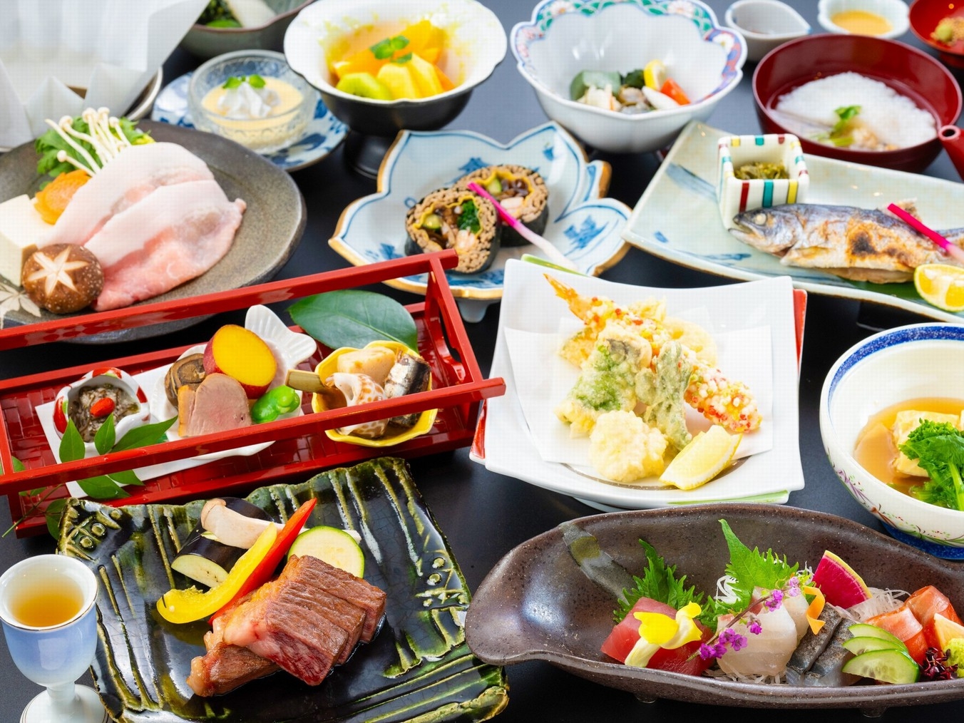 【料理長厳選】国産牛ステーキと旬の食材を盛り込んだ四季会席