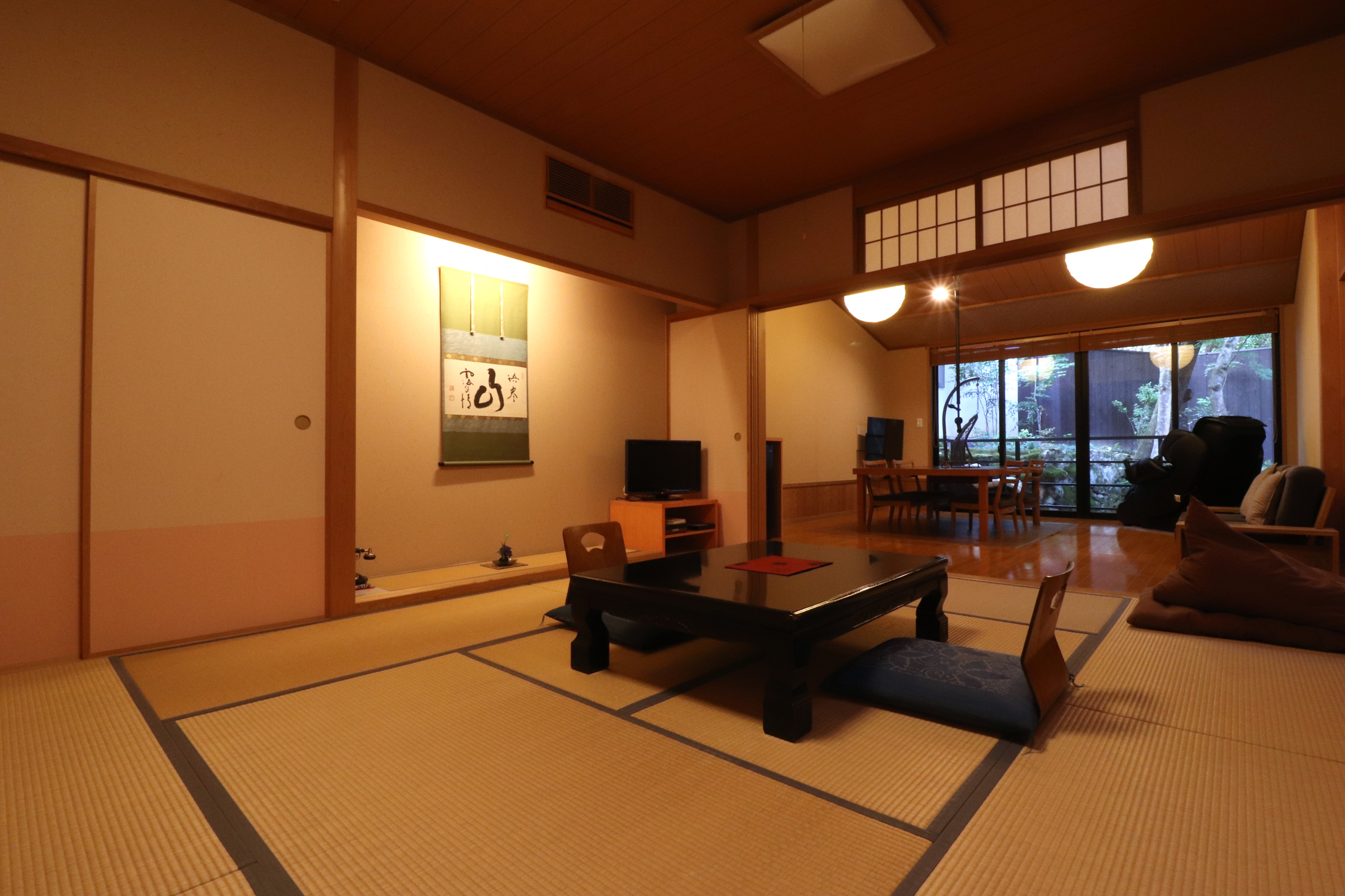 ◆椿館-山雲-◆和室にリビングがあり、ご夕食はこちらで楽しめます。