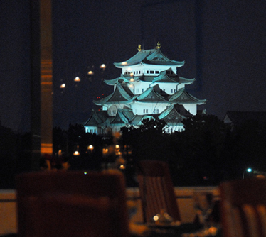 ｐｒ記事 愛知県名古屋市 ライトアップされた名古屋城が目の前にデーン ｋｋｒホテル名古屋 から見える夜景ってどうよ 遊都総研ｐｒ