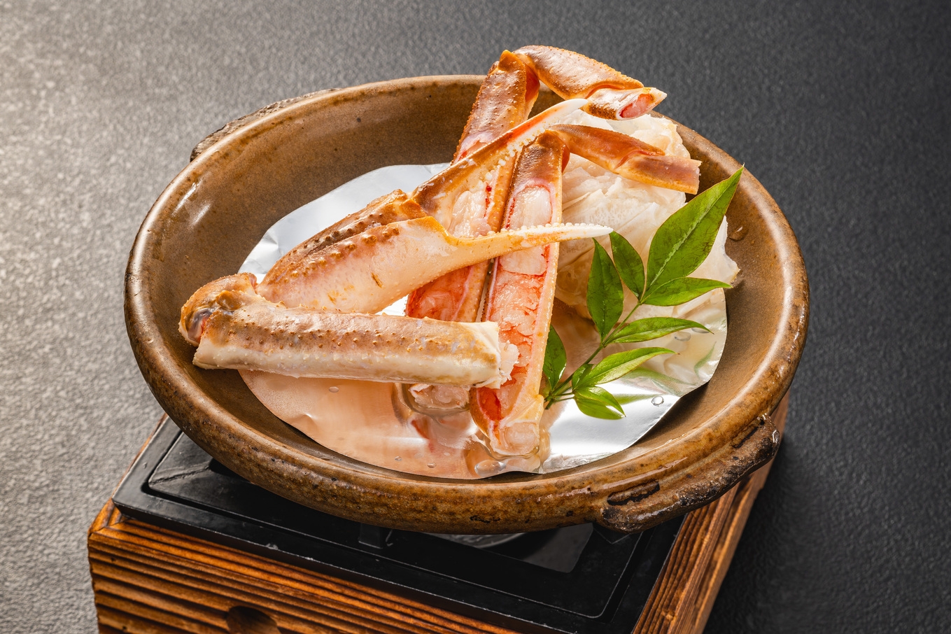 個室食事【大鍋カニすき＆焼きガニ＆茹でガニ1人1杯】冬の味覚！カニ尽くし会席
