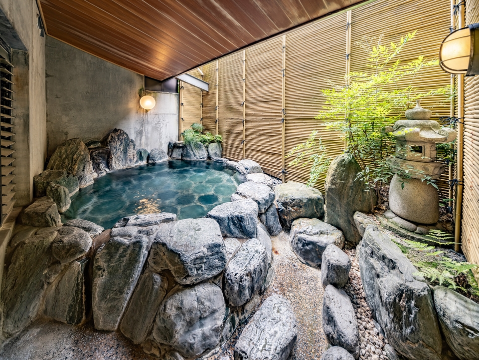 個室食事【大鍋カニすき＆焼きガニ＆茹でガニ1人1杯】冬の味覚！カニ尽くし会席