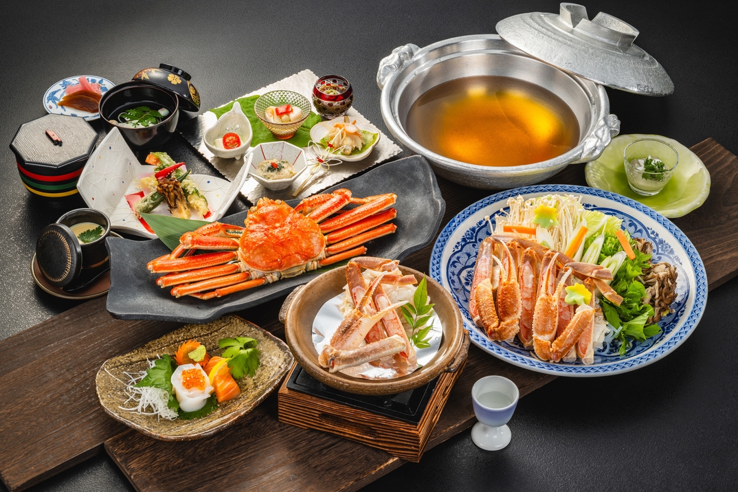 個室食事【大鍋カニすき＆焼きガニ＆茹でガニ1人1杯】冬の味覚！カニ尽くし会席