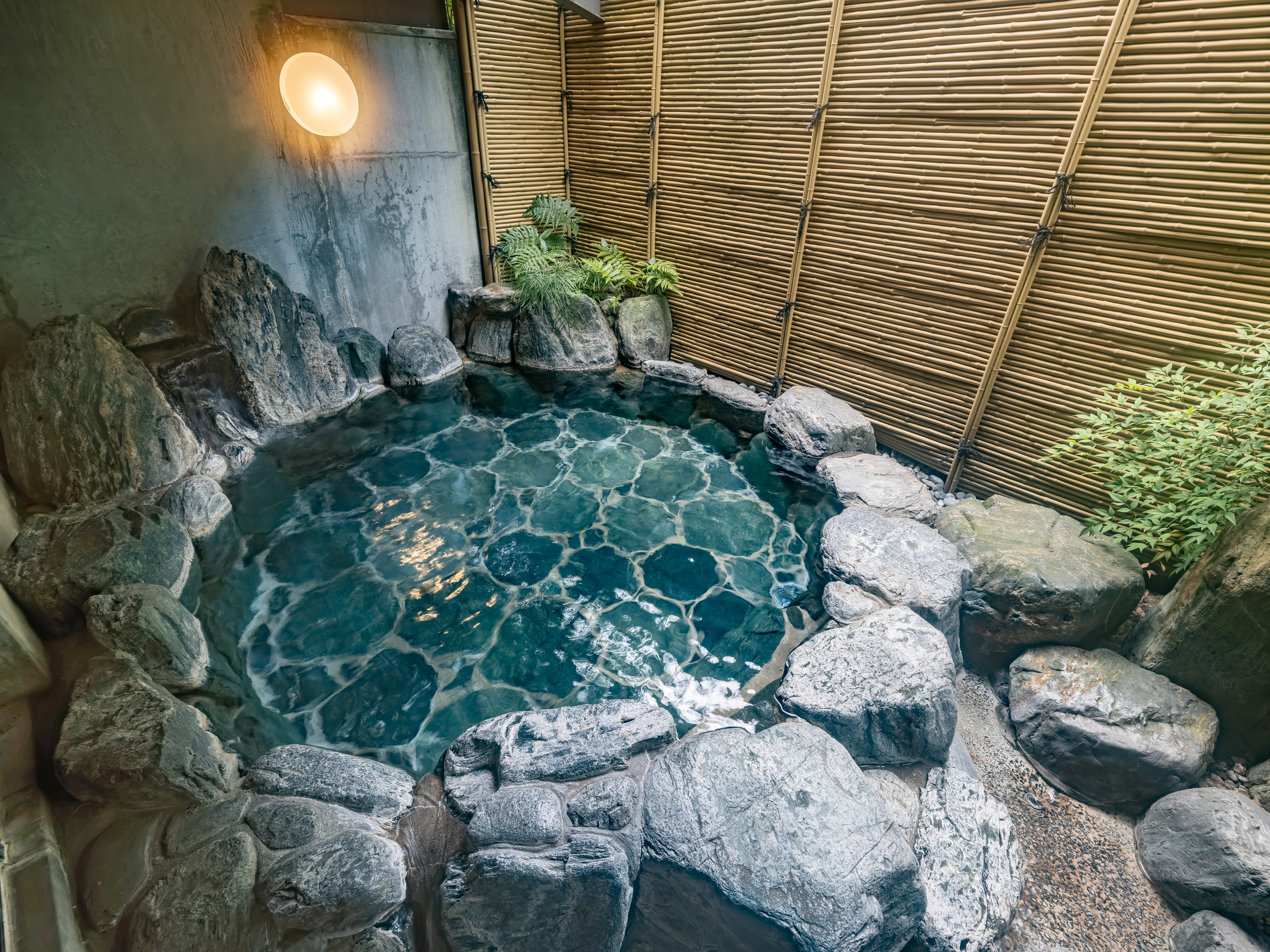 紅梅の湯　露天風呂１