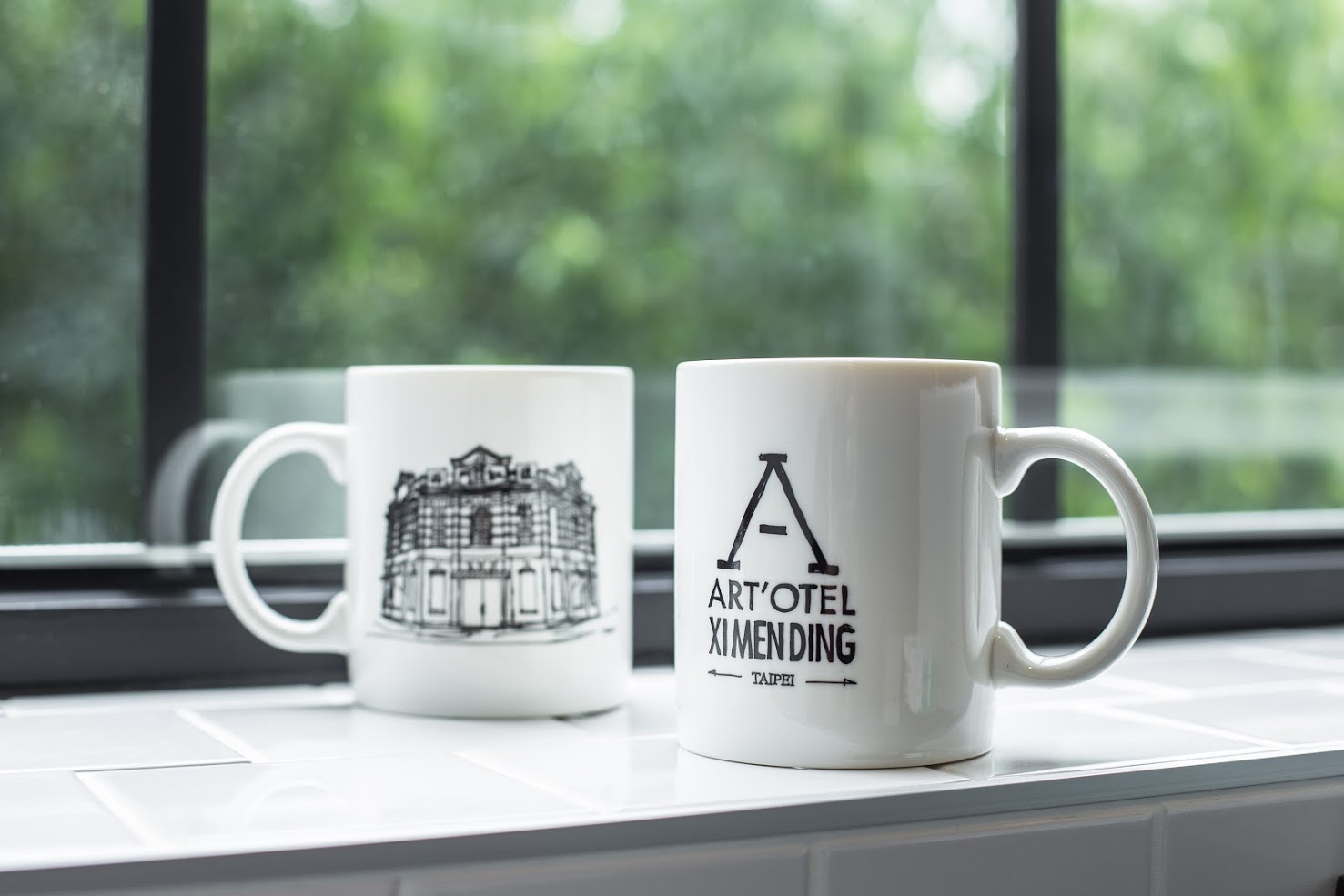 部屋紹介　個性なマックコップを用意